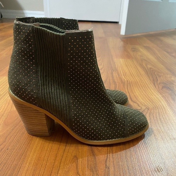 ANTHROPLOGIE Aerin Olive suede studded booties boots pull on fall winter sz 8.5 - Picture 1 of 11